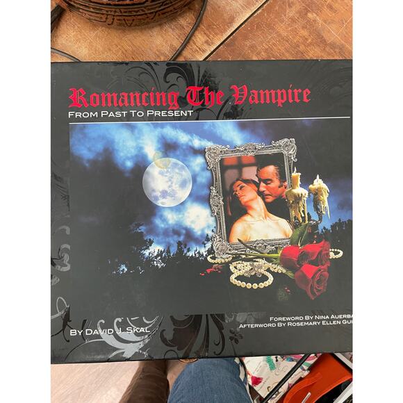Book-Romancing the Vampire Past and Present by David J Skal - Picture 4 of 9
